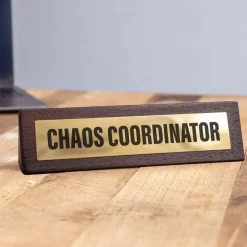 Skrivsbordsskylt Chaos Coordinator
